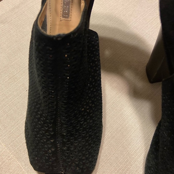 Tahari open beep toe shoes - Picture 4 of 16